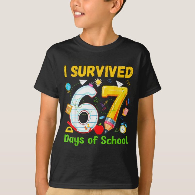 Camiseta I Survived 67 Days Of School Funny Meme Teacher St (Frente)
