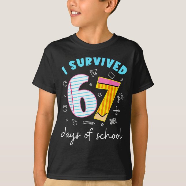 Camiseta I Survived 67 Days Of School Funny Meme Teacher St (Frente)