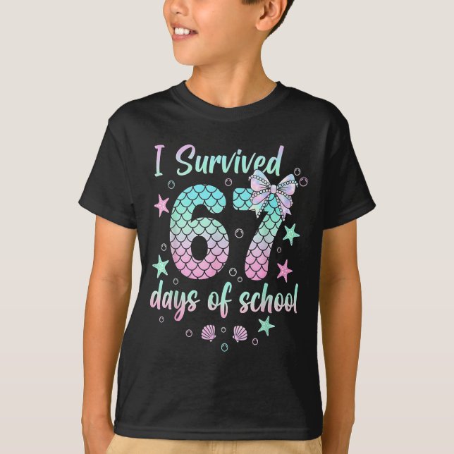 Camiseta I Survived 67 Days Of School Mermaid Coquette Bow  (Frente)