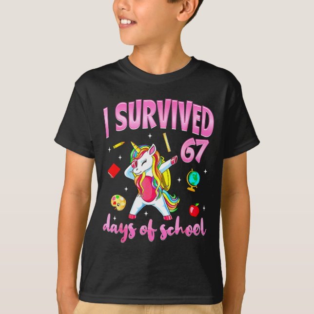 Camiseta I Survived 67 Days Of School Unicorn Dabbing Teach (Frente)