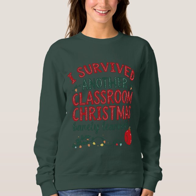Camiseta I Survived Another Classroom Christmas (Frente)