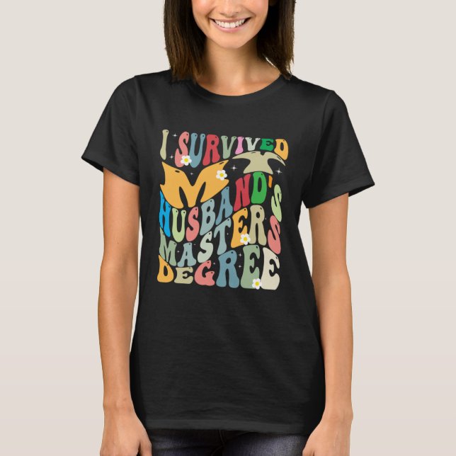 Camiseta I Survived My Husband s Masters Degree Groovy Grad (Frente)