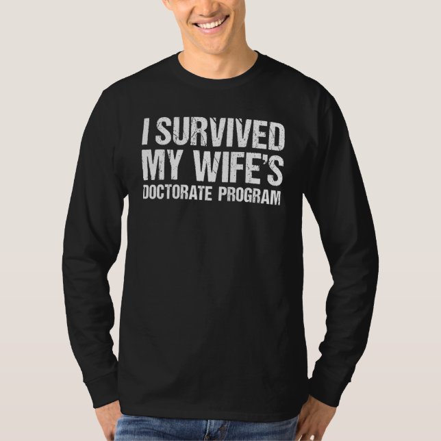 Camiseta I Survived My Wife s Doctorate Program PhD Degree  (Frente)