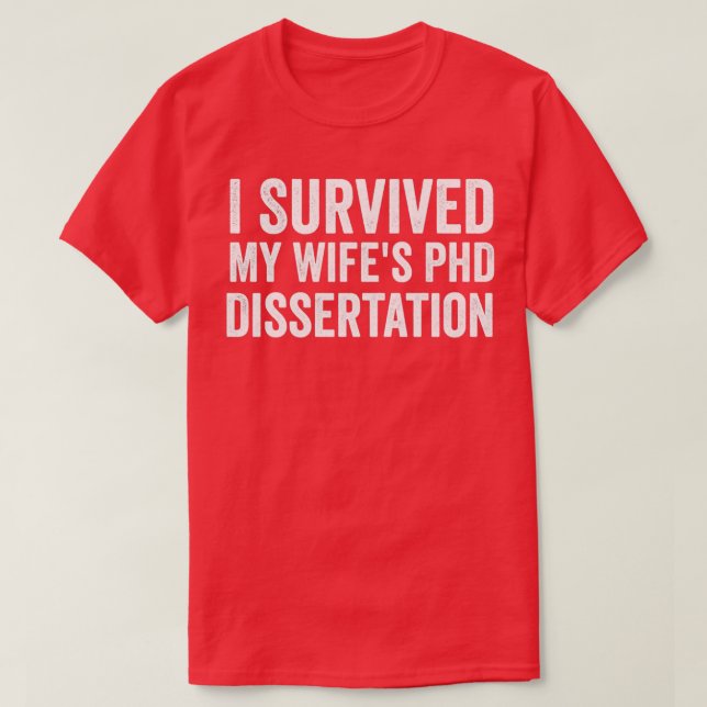 Camiseta I survived my wifes phd dissertation 1 (Frente do Design)