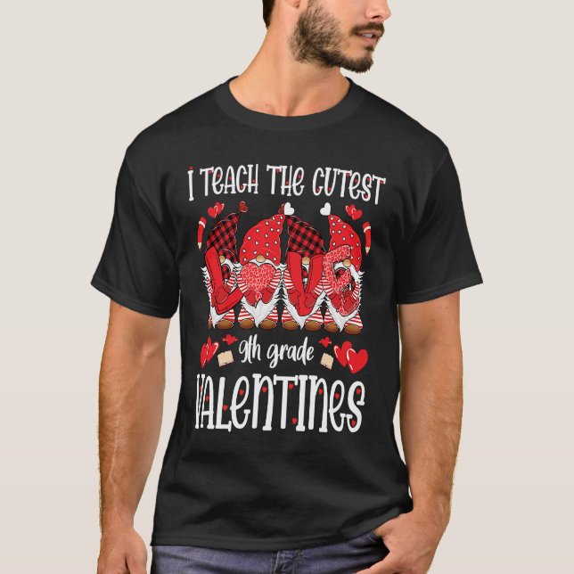 Camiseta I Teach The Cutest 9th Grade Valentines Gnomes Tea (Frente)
