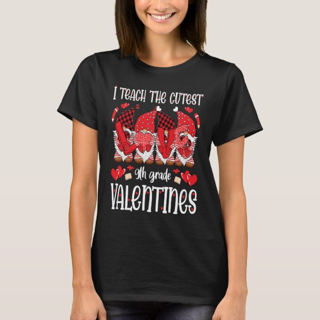 Camiseta I Teach The Cutest 9th Grade Valentines Gnomes Tea (Frente)
