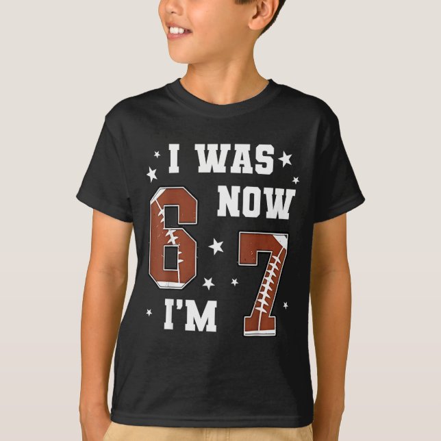 Camiseta I Was 6 Now I'm 7 Year Old Football Theme 7th Birt (Frente)