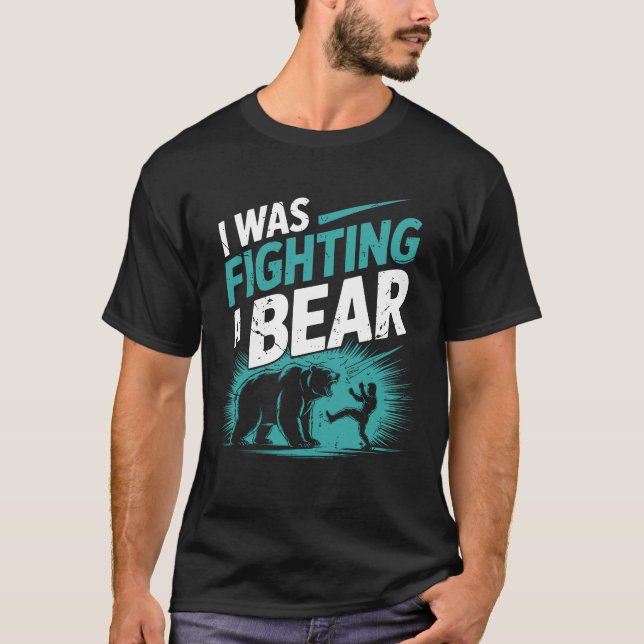 Camiseta I Was Fighting A Bear After Surgery Recovery Leg B (Frente)