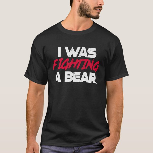 Camiseta I Was Fighting A Bear  Broken Bone Injury Recovery (Frente)