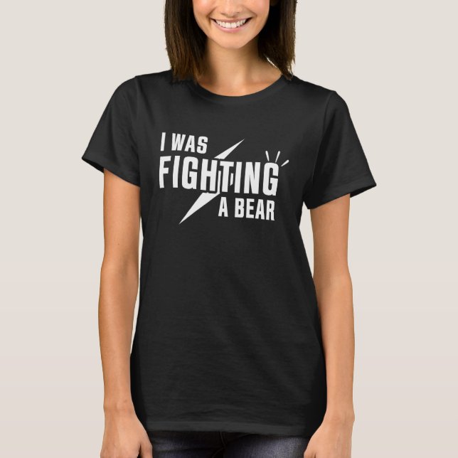 Camiseta I Was Fighting A Bear - Funny Injury Recovery_1 (Frente)