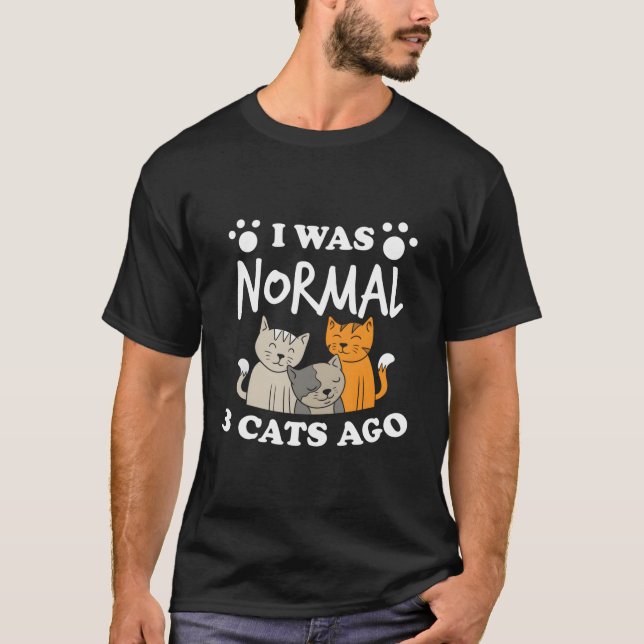 Camiseta I Was Normal 3 Cats Ago Cat Humor (Frente)