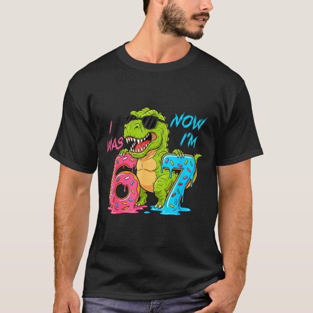 Camiseta I Was Six Now I'm Seven T-rex Dinosaur 67 Meme 7th (Frente)