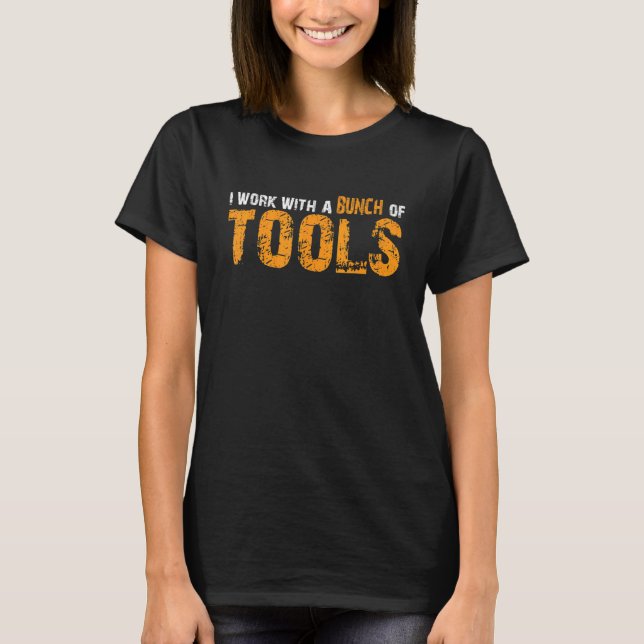 Camiseta I Work With A Bunch Of Tools   (Frente)