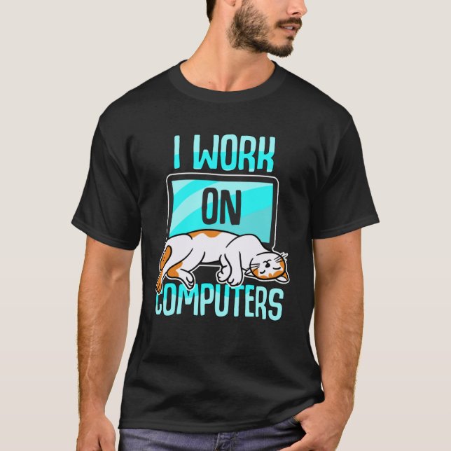 Camiseta I Work With Computers WFM Cat Mom Dad Kitten  Pet (Frente)
