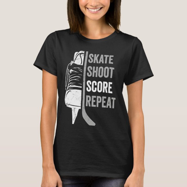 Camiseta Ice Hockey Player Coach Skate Shoot Score Repeat (Frente)