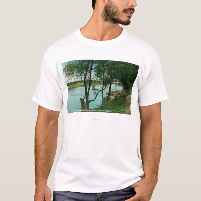 Camiseta Ideia de uma aterragem do barco no rio do russo (Frente)