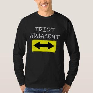 Camiseta Idiota Adjacente Estou com Sarcasmo Estúpido