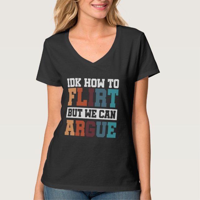 Camiseta IDK Como Flertar Mas Podemos Discutir (Frente)