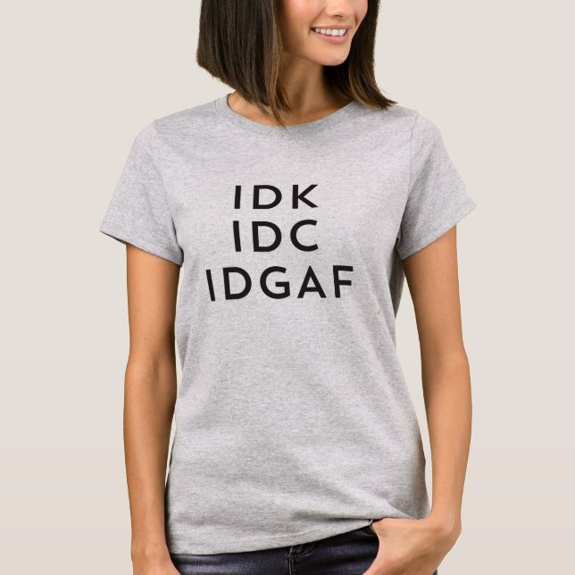 Camiseta Idk Idc Idgaf Sarcastic Savage Procrastination (Frente)