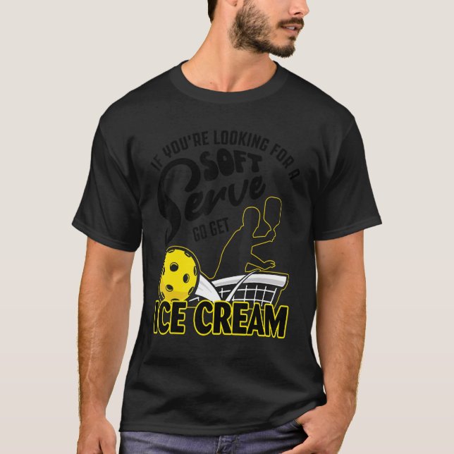 Camiseta If You're Looking For A Soft Serve Go Get Ice Crea (Frente)