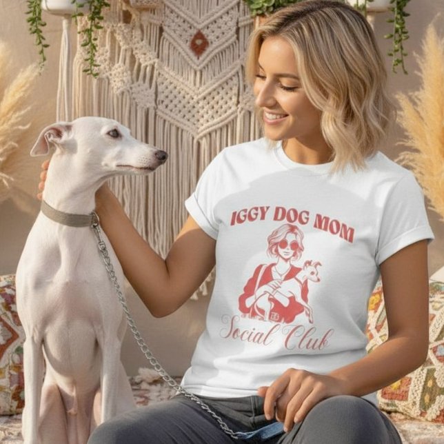 Camiseta Iggy, mãe do clube social (Iggy Dog Mom Social Club Women T-Shirt.)