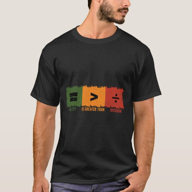 Camiseta Igualdade é Maior que Divisão Matemática História  (Frente)