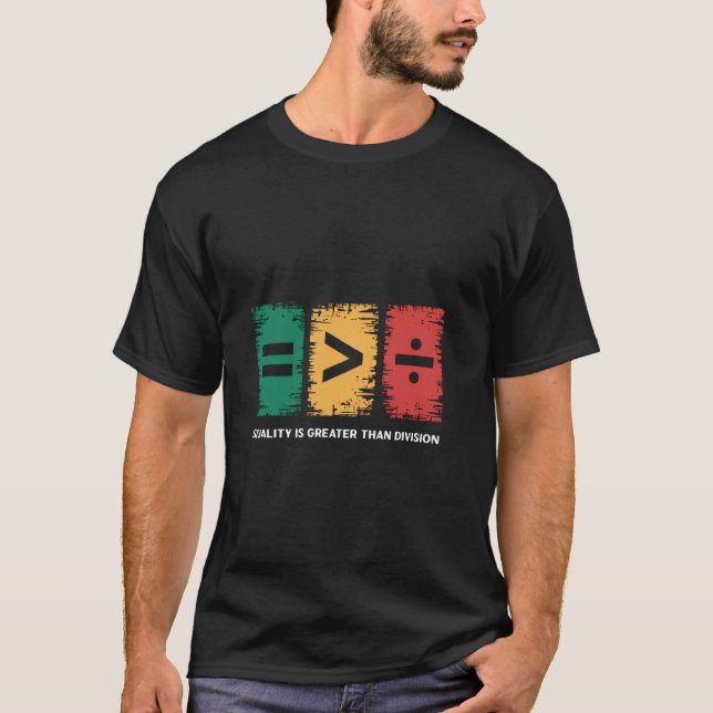 Camiseta Igualdade É Maior Que Divisão Mês da História Negr (Frente)