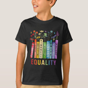 Camiseta Igualdade na estante Diversidade Inclusão bondade