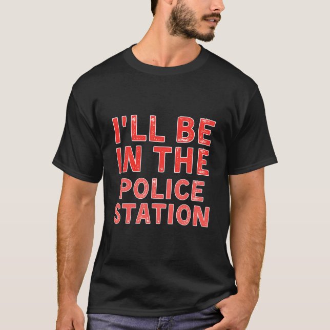 Camiseta I'Ll Be In The Police Station Crime Solving Distre (Frente)