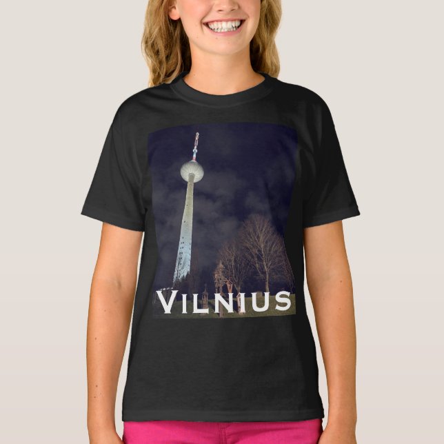 Camiseta Iluminando a Noite: Torre de TV de Vilnius, Lituân (Frente)