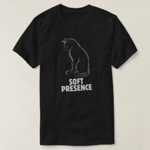 Camiseta Ilustração Artística de Gato com Presença Suave Mí