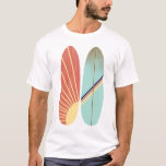Camiseta Ilustração da prancheta retroativa vermelha e azul<br><div class="desc">Ilustração de surfboard com estilo antigo de vintage</div>