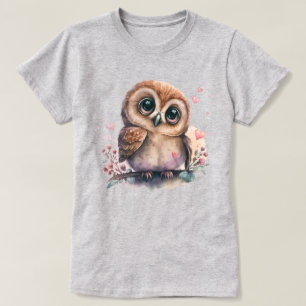 Camiseta Ilustração de Coruja Rodeada por Corações e Flores