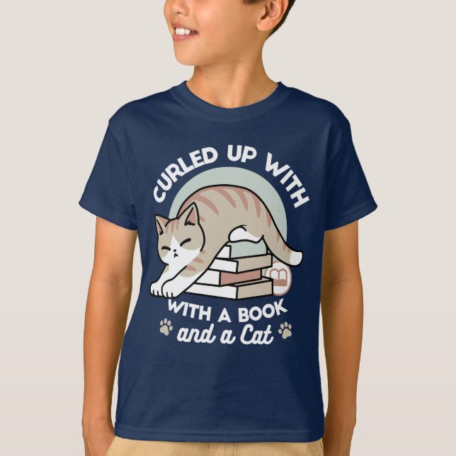 Camiseta Ilustração de Gato do Livro ao Longo - Enrolada e  (Frente)