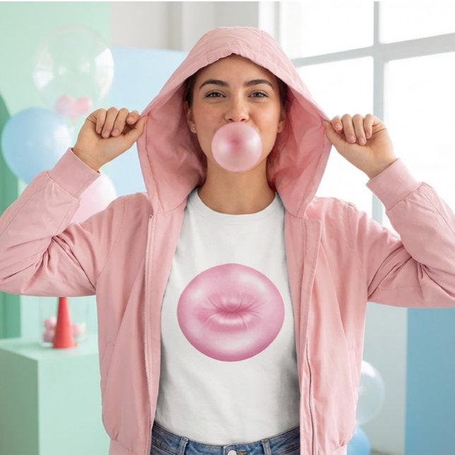 Camiseta Ilustração de Lábios com Chiclete – Arte Pop Rosa (#bubblegum#popart#gumart#pinkpop#lipsart#retroaesthetic#funillustration#modernpop#cuteart
#gumday)