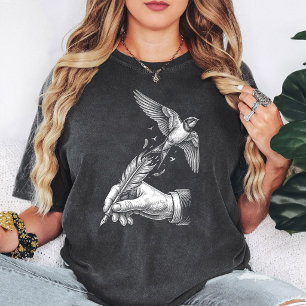 Camiseta Ilustração de Pena de Ave de Escrita Vintage