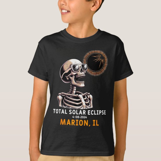 Camiseta Ilustração do Eclipse Solar Esqueleto Marion Illin (Frente)