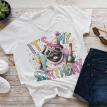 Camiseta Ilustração Funny Pastel Birthday Pug Watercolo<br><div class="desc">Prepare-se para comemorar em estilo com esta hilária e adorável Camisa-T da Ilustração de Aquarela do Pastel Aniversário! Quer seja seu dia especial ou você está procurando o presente perfeito, esta árvore é garantida para trazer um sorriso para a cara de todos. Com sua design engraçada e fofa, apresentando um...</div>