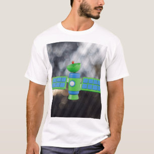 Camiseta Ilustração Moderna de Satélite.