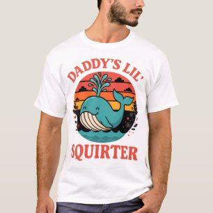 Camiseta Ilustração Retro de Baleia 'Daddy's Lil Squirter'
