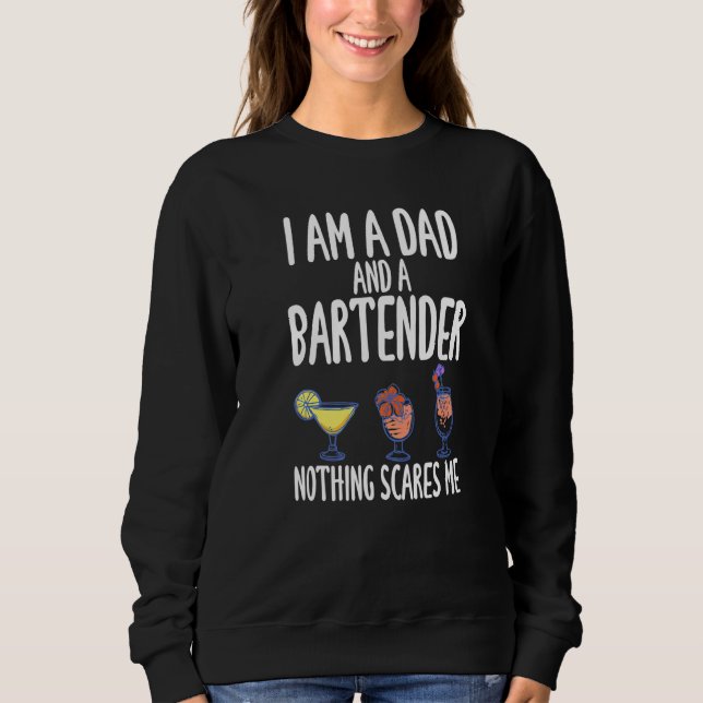 Camiseta I'm A Dad And A Bartender Nothing Scares Me   (Frente)