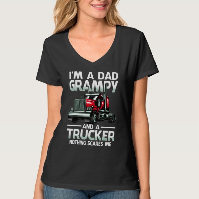 Camiseta I'm A Dad Grampy And A Trucker Nothing Scares Me (Frente)
