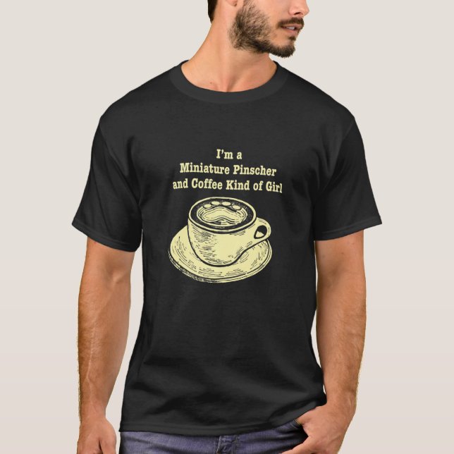 Camiseta Im A Miniature Pinscher And Coffee Kind Of Girl Mi (Frente)