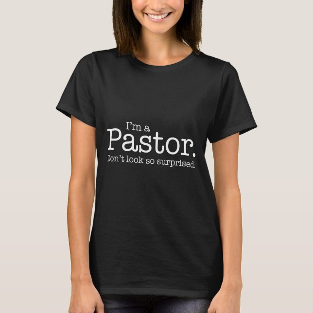 Camiseta I'm A Pastor. Don't Look So Surprised. Funny Gift  (Frente)