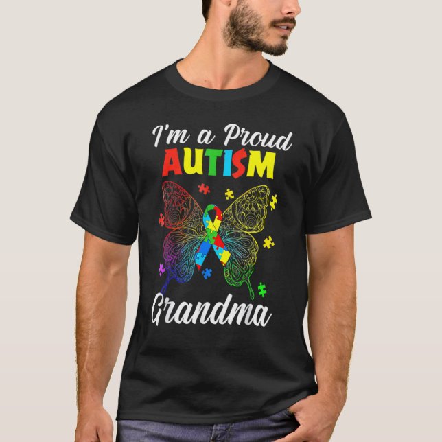 Camiseta I'm A Proud Autism Grandma Puzzle Ribbon Butterfly (Frente)