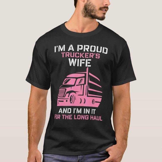 Camiseta I'm A Proud Trucker's Wife Truck Driver Married Mo (Frente)