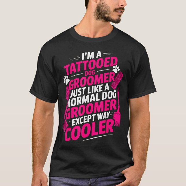Camiseta I'm A Tattooed Dog Groomer Funny Pet Lovers Sarcas (Frente)