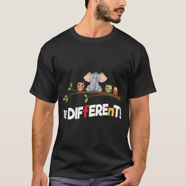Camiseta Im Different - Stay Different Slogan Funny Owl (Frente)