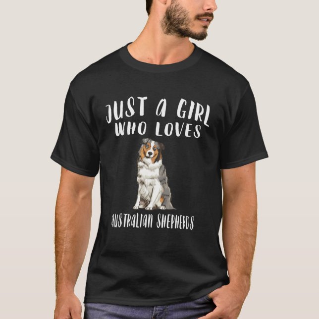 Camiseta Im Just A Girl Who Loves Australian Shepherds Dog (Frente)