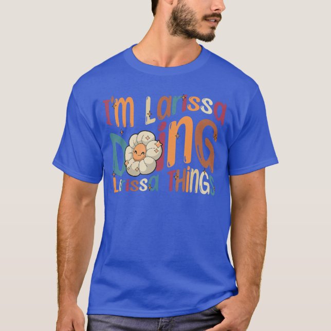 Camiseta Im Larissa Doing Larissahings Funny Groovy Retro L (Frente)